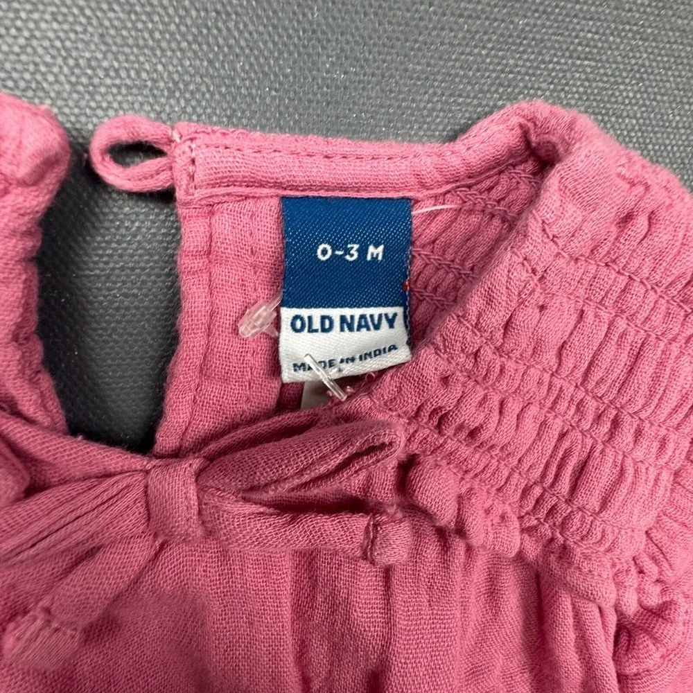 Old Navy Baby Girls Size 0-3M Pink Smocked Top Bloomers 2-Piece Outfit Set NWT